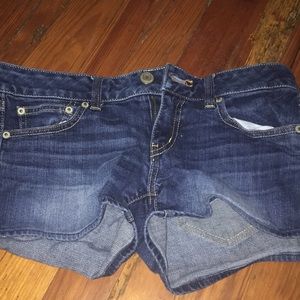 Stretchy short jean shorts